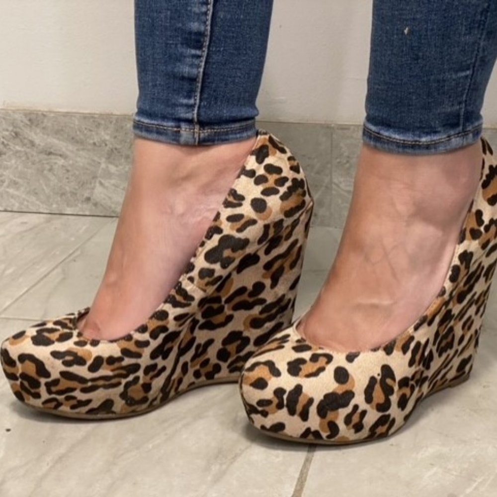 Leopard print platform wedges 8 1/2